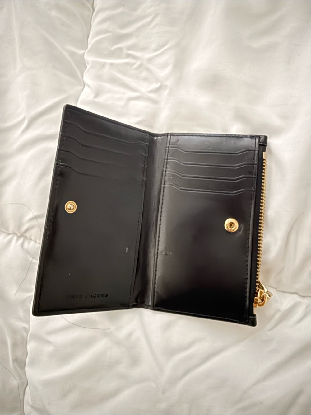 Marc Jacobs Black Leather Compact Zip Card Case with Gold Hardware - Picture 2 of 7